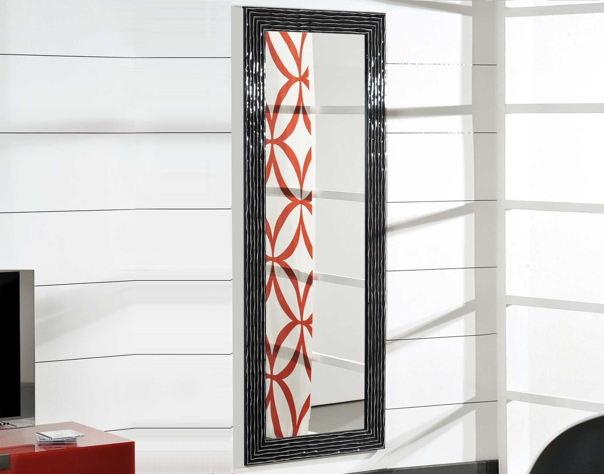 Bodenspiegel Modell Elisa, Farbe: glänzend schwarz lackiert, Style modern, an der Wand 