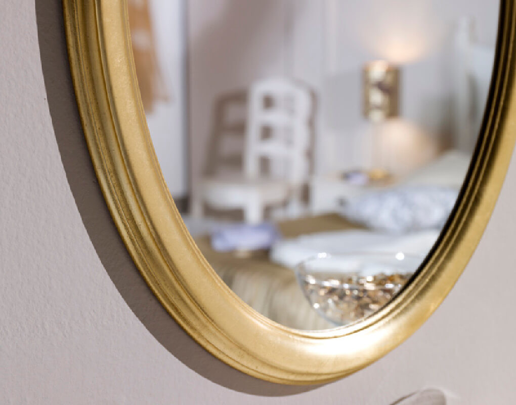 Ovaler goldener Spiegel "Linz" Detail