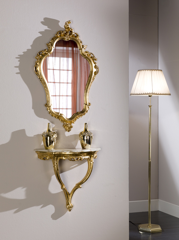 Barockspiegel Modell Katharina, Form konturiert, Finishing Blattgold, Style klassisch, Ansicht an Wand hängend