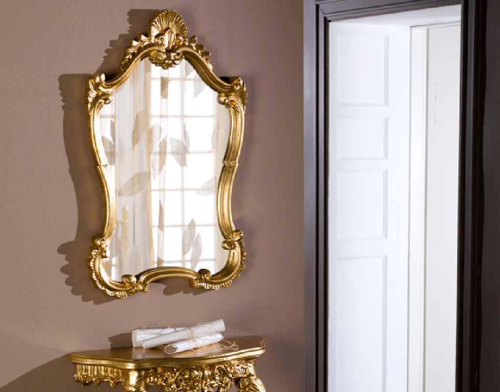 Modell Venice, rechteckig, Farbe: Blattgold, klassisch, Herstellung: ASR-Rahmendesign Material: Holz, Spiegel glatt, Frontansicht an der Wand