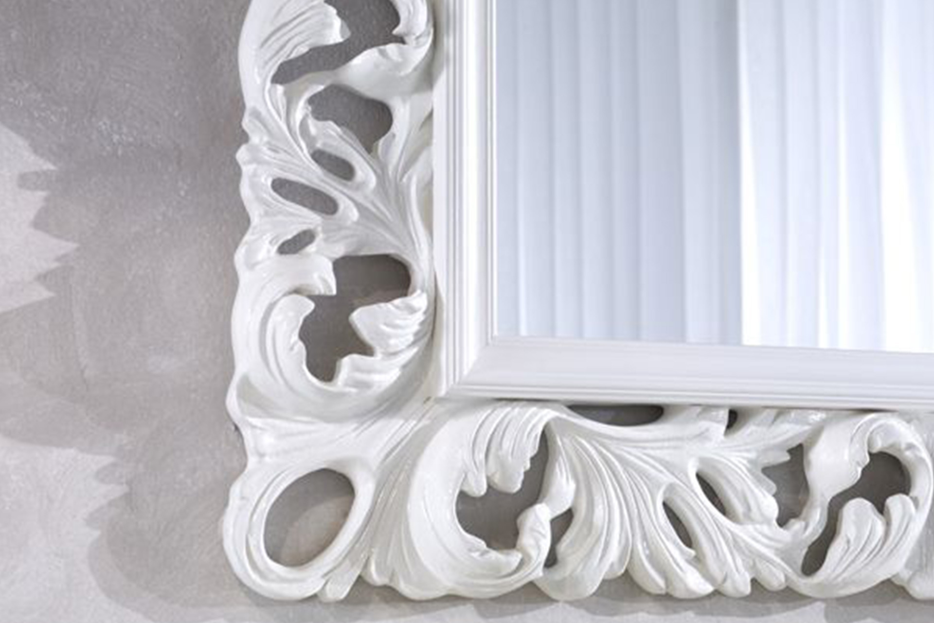 Modell Ella-Marie, rechteckig, Farbe: Hell weiß lackiert, klassisch, Herstellung: ASR-Rahmendesign Material: Holz, Spiegel glatt, Ansicht Ausschnitt Ecke unten links