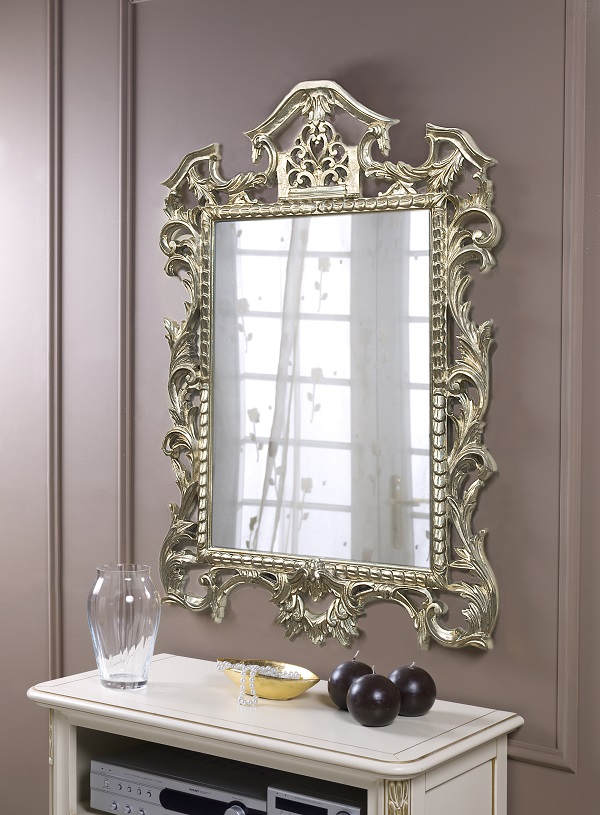 Modell Beauvais, rechteckig, Farbe: Blattsilber, klassisch, Herstellung: ASR-Rahmendesign Material: Holz, Spiegel glatt, an der Wand