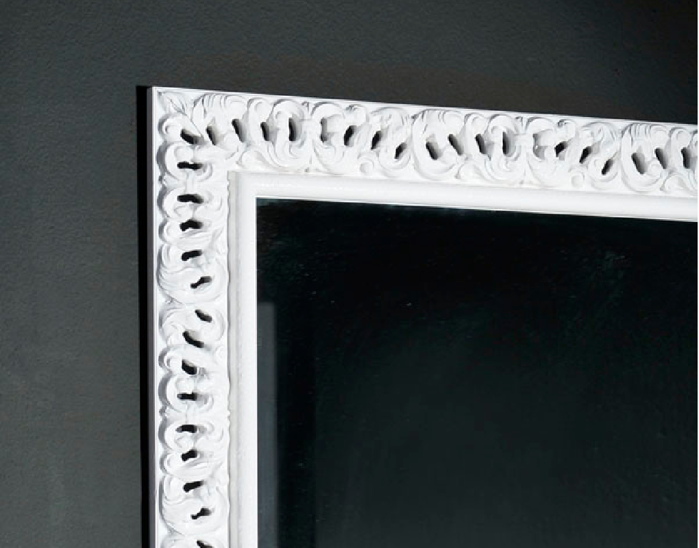 Modell Trent, rechteckig, Farbe: glänzend weiß lackiert , Herstellung: ASR-Rahmendesign Material: Holz, Spiegel glatt, Ansicht Ausschnitt Ecke
