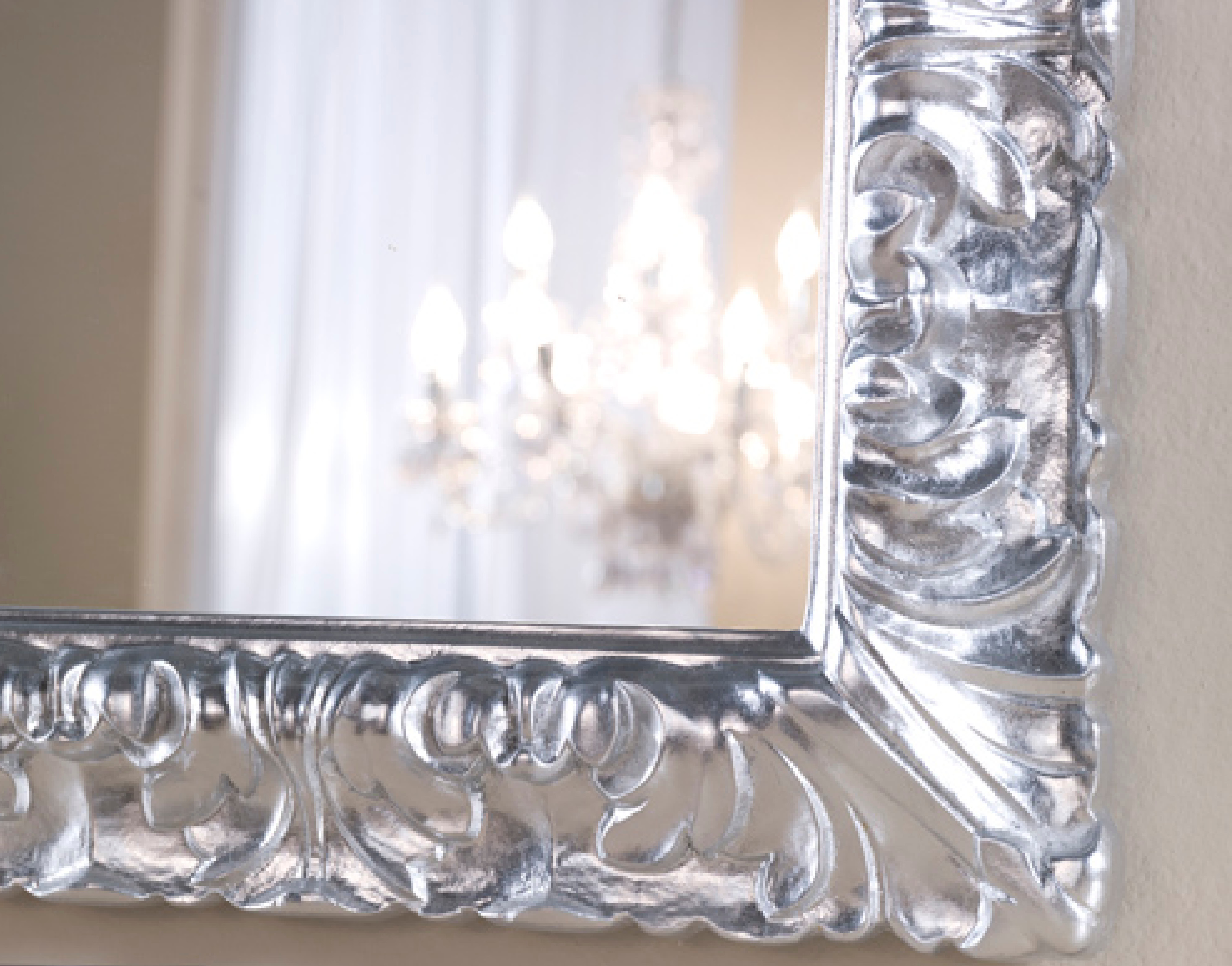 Silberspiegel Modell Nizza, helles Blattsilber, Form: rechteckig Herstellung: by ASR-Rahmendesign Material: Holz, Wandspiegel, Ansicht Ecke