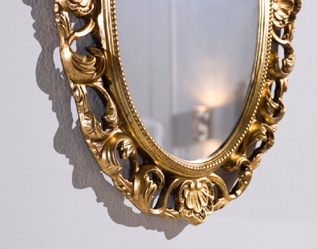 Wandspiegel Modell Augsburg, Größe außen: 60cm x 81cm x 4cm, Spiegelgröße: 37cm x 57cm, Blattgold, Spiegel: glatt, Form: oval, Holz und Zellstoff, Style: klassisch, Made in Italy, Ansicht Teil