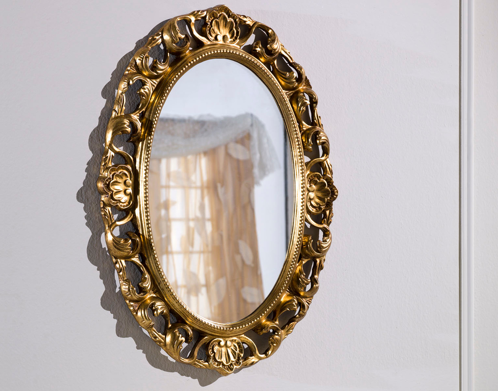 Wandspiegel Modell Augsburg, Größe außen: 60cm x 81cm x 4cm, Spiegelgröße: 37cm x 57cm, Blattgold, Spiegel: glatt, Form: oval, Holz und Zellstoff, Style: klassisch, Made in Italy, an der Wand