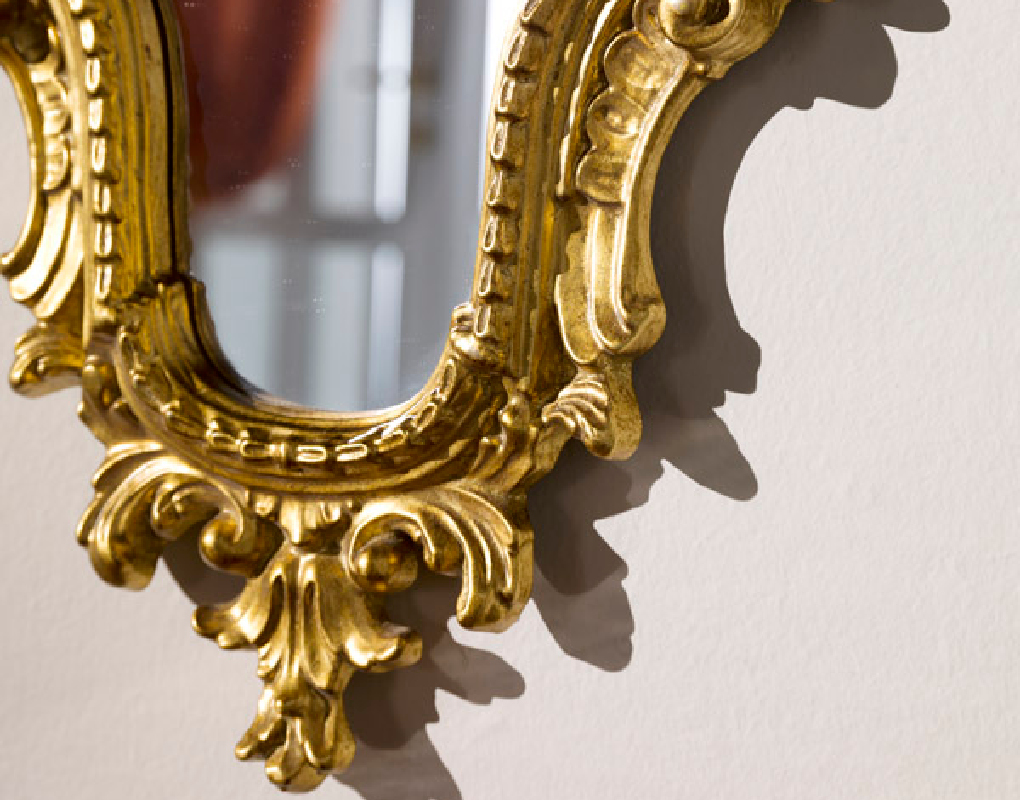 Barockspiegel Modell Wallenfels, Blattgold, Form: konturiert, perforiert, Herstellung: ASR-Rahmendesign Material: Holz, Wandspiegel, Ansicht Innenbereich, Ausschnitt